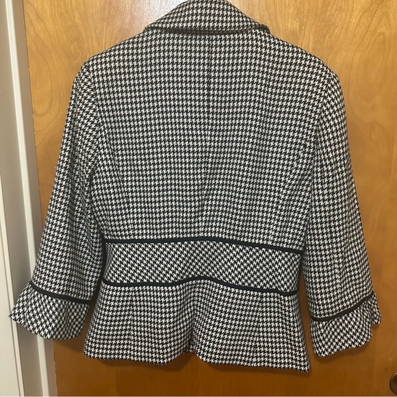 White House Black Market | Houndstooth Pattern Blazer - Picture 4 of 4